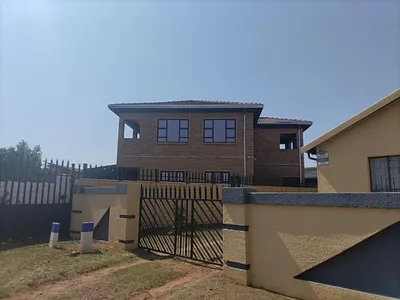 4 Bedroom House For Sale in Johannesburg - 8PRw.webp