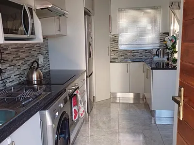 2 Bedroom Townhouse For Sale in Kempton Park - djsM.webp