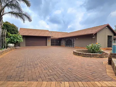 3 Bedroom House For Sale in Kempton Park - eReL.webp