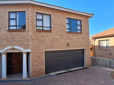 5 Bedroom House For Sale in Alberton - IhI0.webp