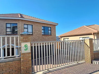 5 Bedroom House For Sale in Alberton - RUzS.webp