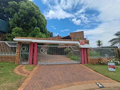 3 Bedroom House For Sale in Johannesburg - MJnp.webp