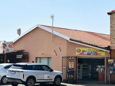 4 Bedroom Apartment For Sale in Johannesburg - pmoG.webp