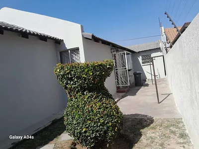 3 Bedroom House For Sale in Alveda, Johannesburg - BEM8.webp
