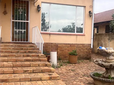 3 Bedroom House For Sale in Johannesburg - aJVf.webp