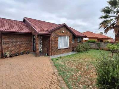 3 Bedroom House For Sale in Johannesburg - Ja6e.webp