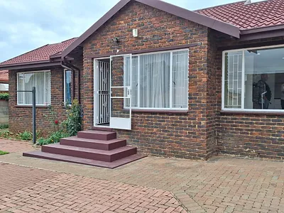 3 Bedroom House For Sale in Johannesburg - RppK.webp