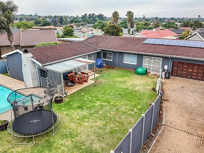 4 Bedroom House For Sale in Alberton - FxRJ.webp