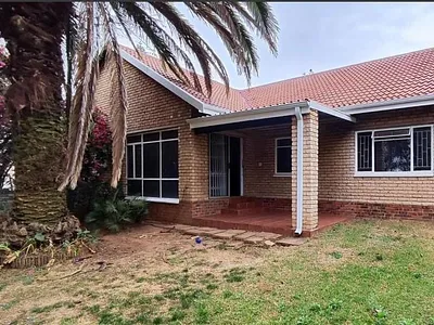 3 Bedroom Townhouse For Sale in Kempton Park - plAa.webp