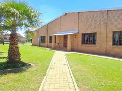 4 Bedroom Apartment For Sale in Tedderfield AH, Eikenhof - kcYy.webp