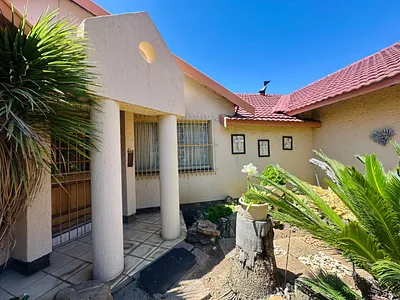 4 Bedroom House For Sale in Alberton - xs7Y.webp