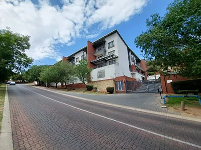 2 Bedroom Townhouse For Sale in Johannesburg - 1qyE.webp