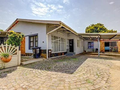 3 Bedroom House For Sale in Kempton Park - 00Uq.webp