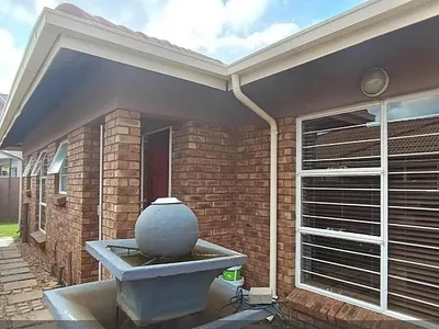 3 Bedroom Townhouse For Sale in Kempton Park - 2bWQ.webp