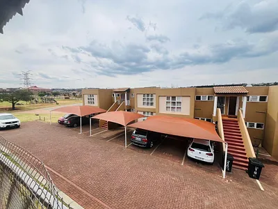 3 Bedroom Townhouse For Sale in Johannesburg - N9hy.webp