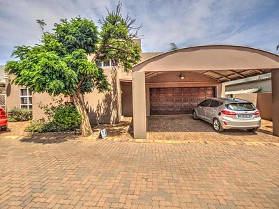 4 Bedroom Townhouse For Sale in Kempton Park - aNe8.webp