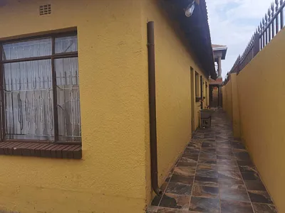 3 Bedroom House For Sale in Kempton Park - img