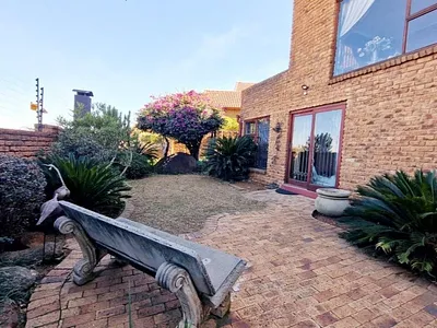 3 Bedroom Townhouse For Sale in Johannesburg - iSog.webp