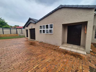 3 Bedroom House For Sale in Alberton - qi92.webp