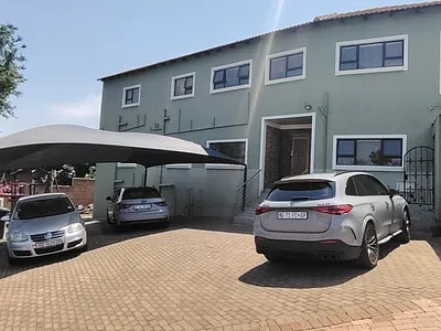 3 Bedroom Apartment To Rent in Johannesburg - yrmd.webp