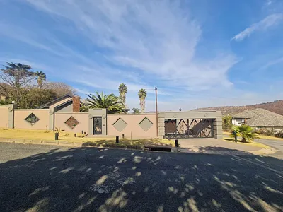 4 Bedroom House For Sale in Johannesburg - uL89.webp