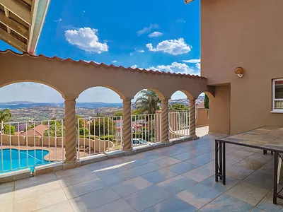 4 Bedroom House For Sale in Johannesburg - sLFf.webp