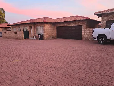 3 Bedroom Townhouse To Rent in Alberton - img