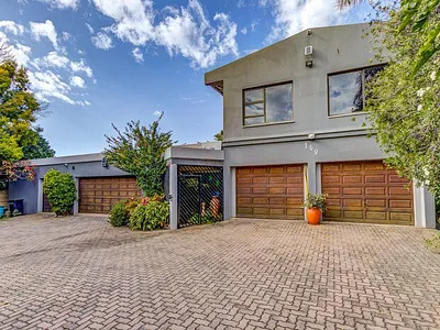 4 Bedroom House For Sale in Kempton Park - RO7m.webp
