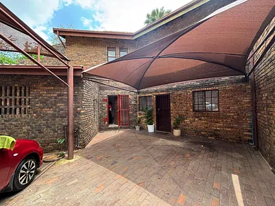 3 Bedroom Townhouse For Sale in Bramley Park, Sandton - Ilmr.webp