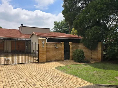 4 Bedroom House For Sale in Kempton Park - x7M2.webp