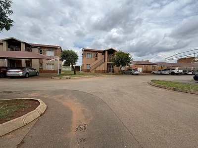 2 Bedroom Townhouse For Sale in Protea Glen, Soweto - jm1f.webp