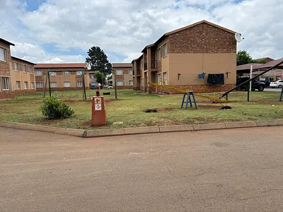 2 Bedroom Townhouse For Sale in Protea Glen, Soweto - lyUe.webp
