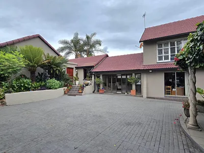 5 Bedroom House For Sale in Johannesburg - ZI8i.webp