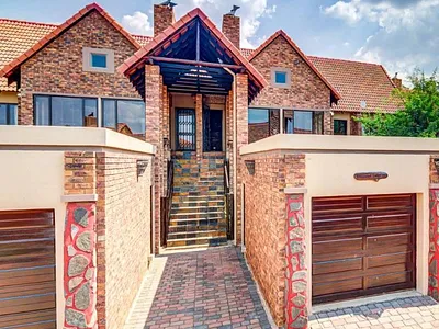 2 Bedroom Townhouse For Sale in Kempton Park - PLo2.webp
