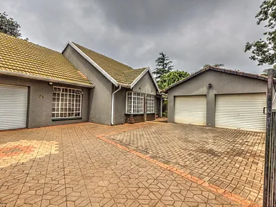 3 Bedroom House For Sale in Kempton Park - zZR1.webp
