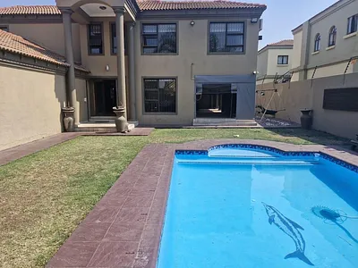 5 Bedroom House For Sale in Johannesburg - rU4z.webp