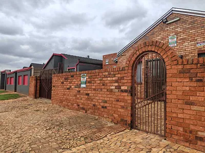 3 Bedroom House For Sale in Lenasia South, Johannesburg - e71b.webp
