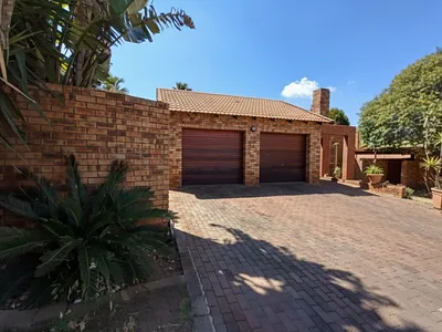 4 Bedroom House For Sale in Alan Manor, Johannesburg - WYS7.webp