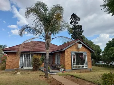 3 Bedroom House For Sale in Kempton Park - 7LOb.webp