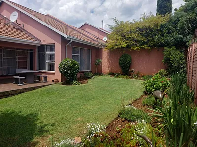 3 Bedroom Townhouse For Sale in Johannesburg - odQs.webp