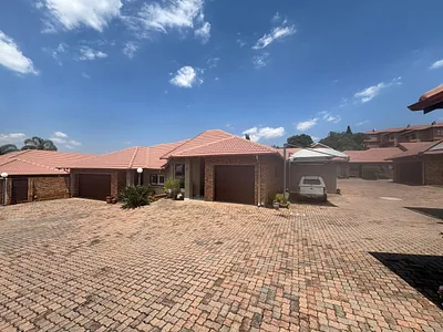 2 Bedroom Townhouse For Sale in Johannesburg - LoYa.webp