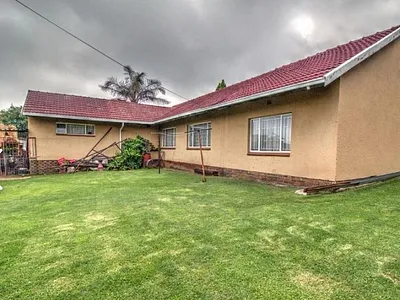 4 Bedroom House For Sale in Kempton Park - 0B7x.webp