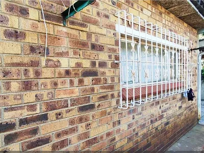 3 Bedroom Townhouse For Sale in Kempton Park - T1fD.webp