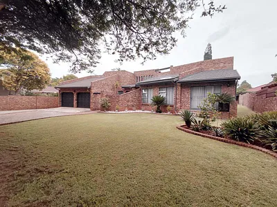 4 Bedroom House For Sale in Kempton Park - XLr9.webp