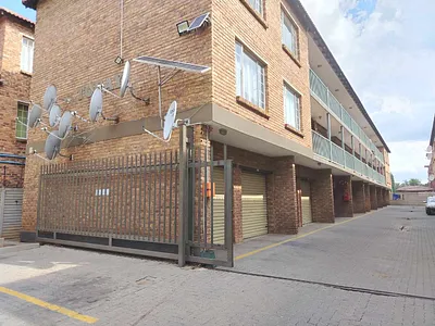 2 Bedroom Apartment For Sale in Kempton Park - JKDm.webp