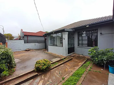 8 Bedroom House For Sale in Johannesburg - ywkF.webp