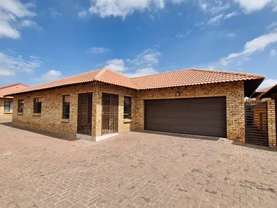 3 Bedroom Townhouse To Rent in Alberton - kWbz.webp