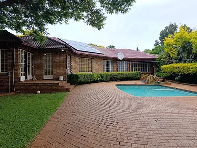 4 Bedroom House For Sale in Kempton Park - x6eb.webp