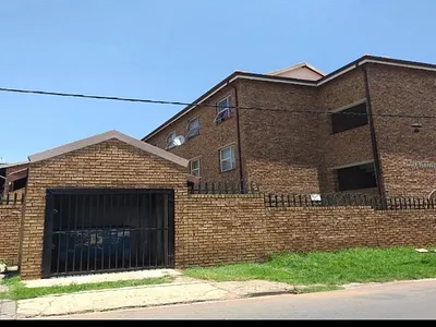 2 Bedroom Apartment For Sale in Kempton Park - yLbI.webp
