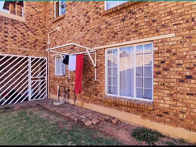 2 Bedroom Apartment For Sale in Kempton Park - HDyZ.webp